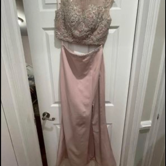 Two-Piece Light Pink formal dress. Worn once - Picture 4 of 6